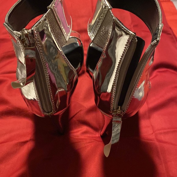 Silver heels - Picture 5 of 5